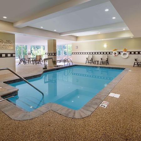 Hilton Garden Inn Mystic/Гротън Екстериор снимка