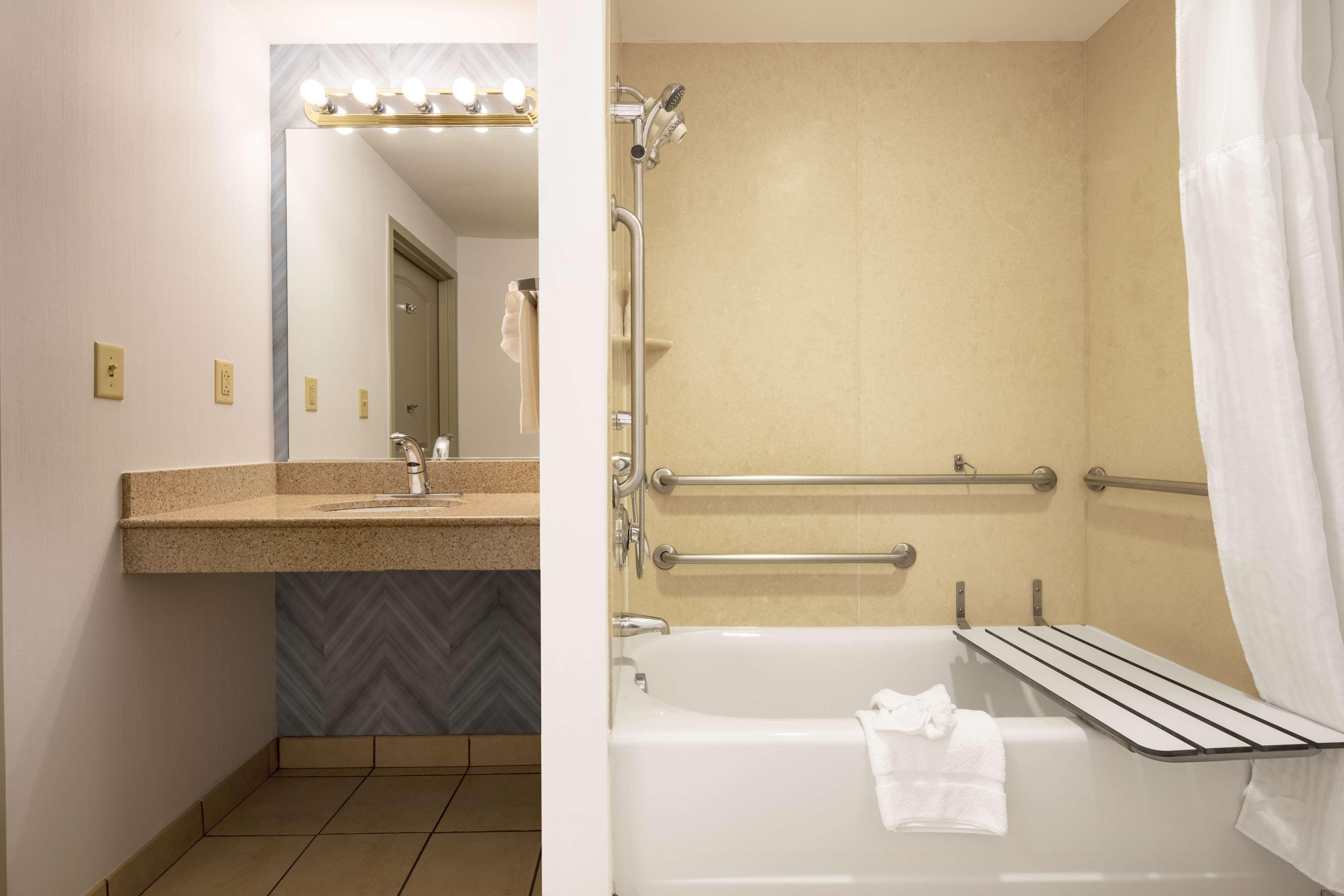 Hilton Garden Inn Mystic/Гротън Екстериор снимка