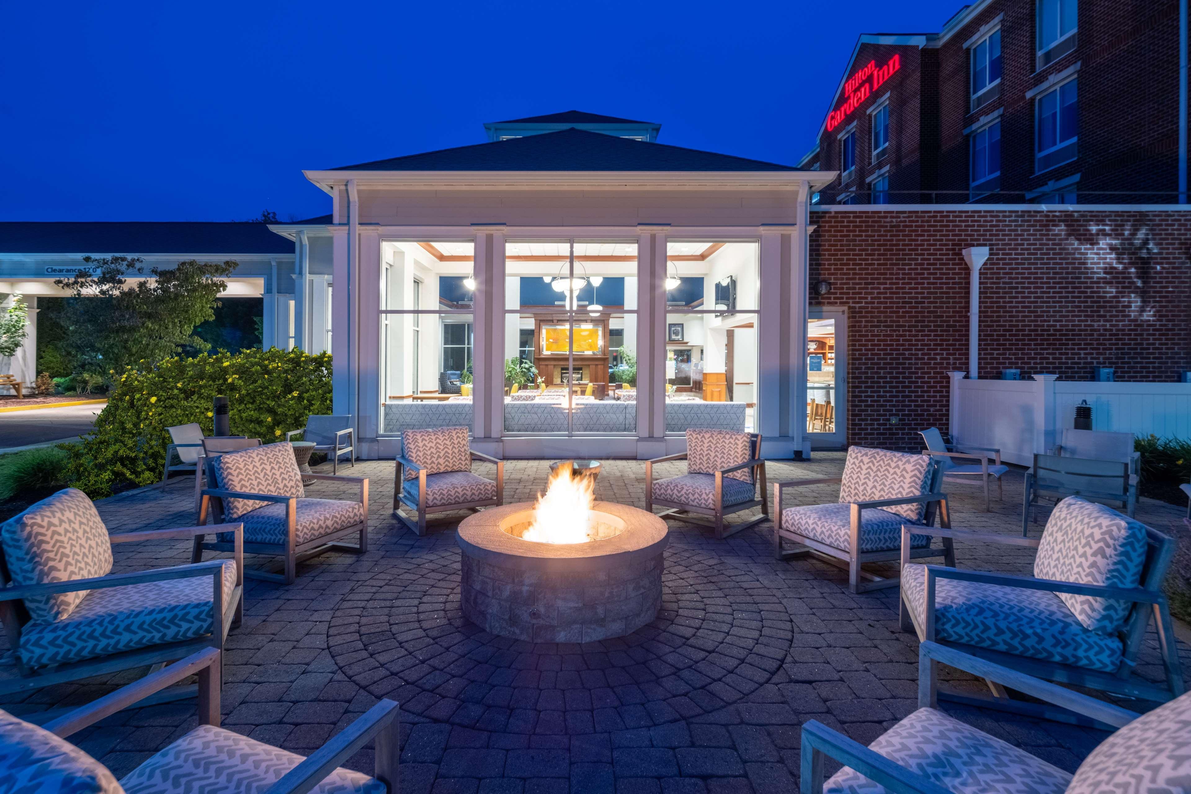 Hilton Garden Inn Mystic/Гротън Екстериор снимка
