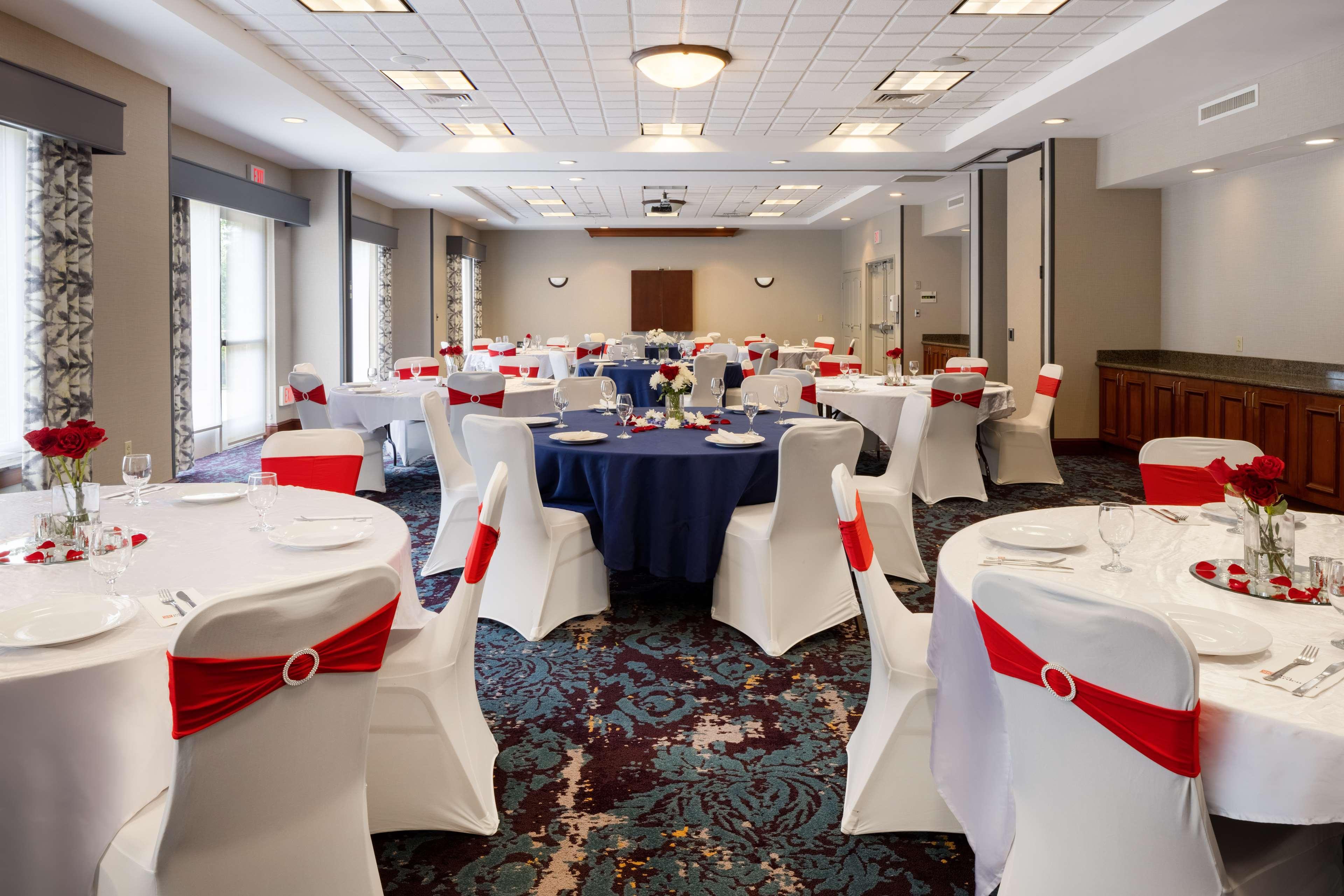 Hilton Garden Inn Mystic/Гротън Екстериор снимка