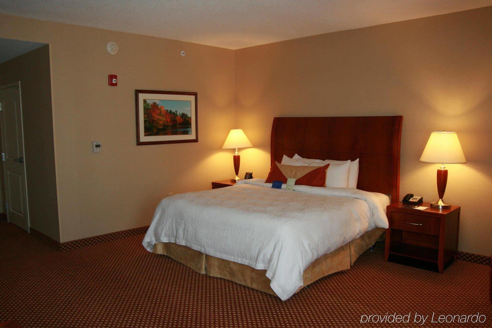 Hilton Garden Inn Mystic/Гротън Стая снимка